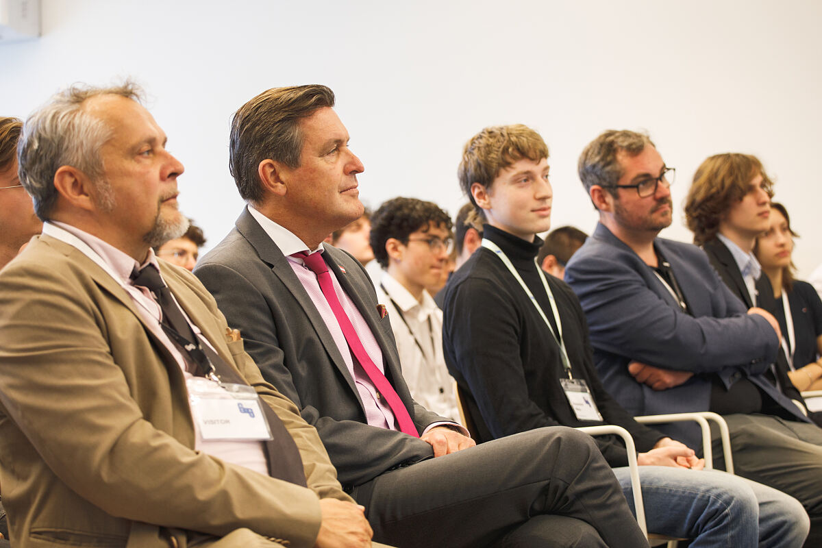 Next Generation AI: Schüler:innen zeigen in der AI Factory Austria konkrete KI-Projekte