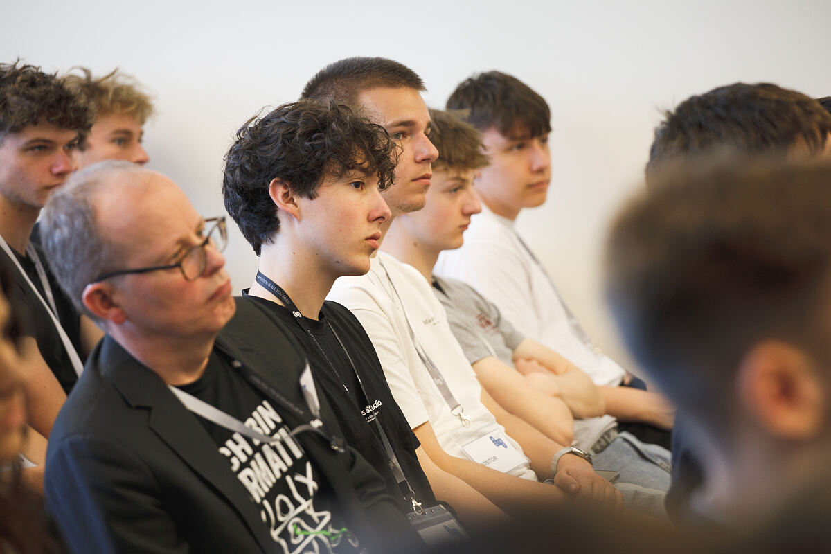 Next Generation AI: Schüler:innen zeigen in der AI Factory Austria konkrete KI-Projekte