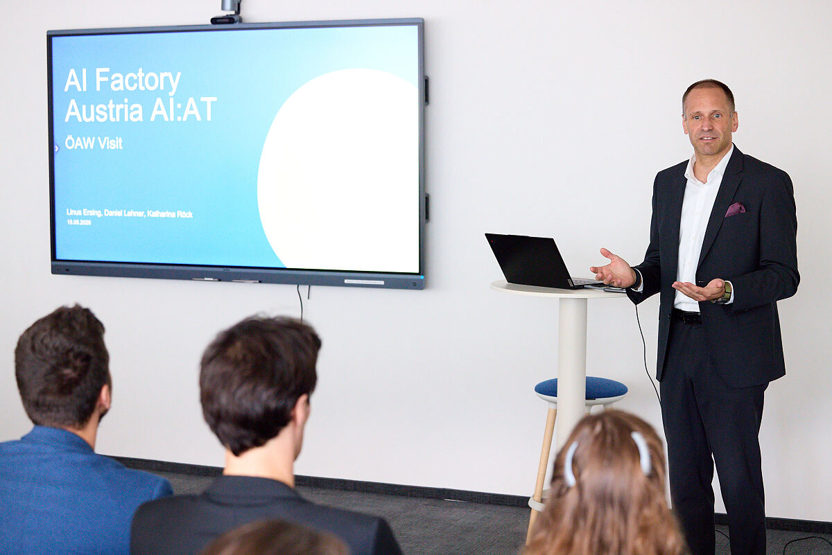 ÖAW-Delegation besucht AI Factory Austria AI:AT
