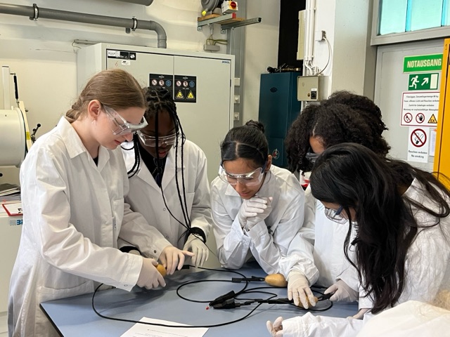 Girls experience research at the AIT up close