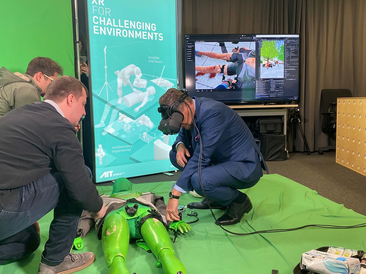 Green Manikin - Peter Hanke zu Besuch im Lab