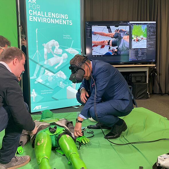 Green Manikin - Peter Hanke zu Besuch im Lab