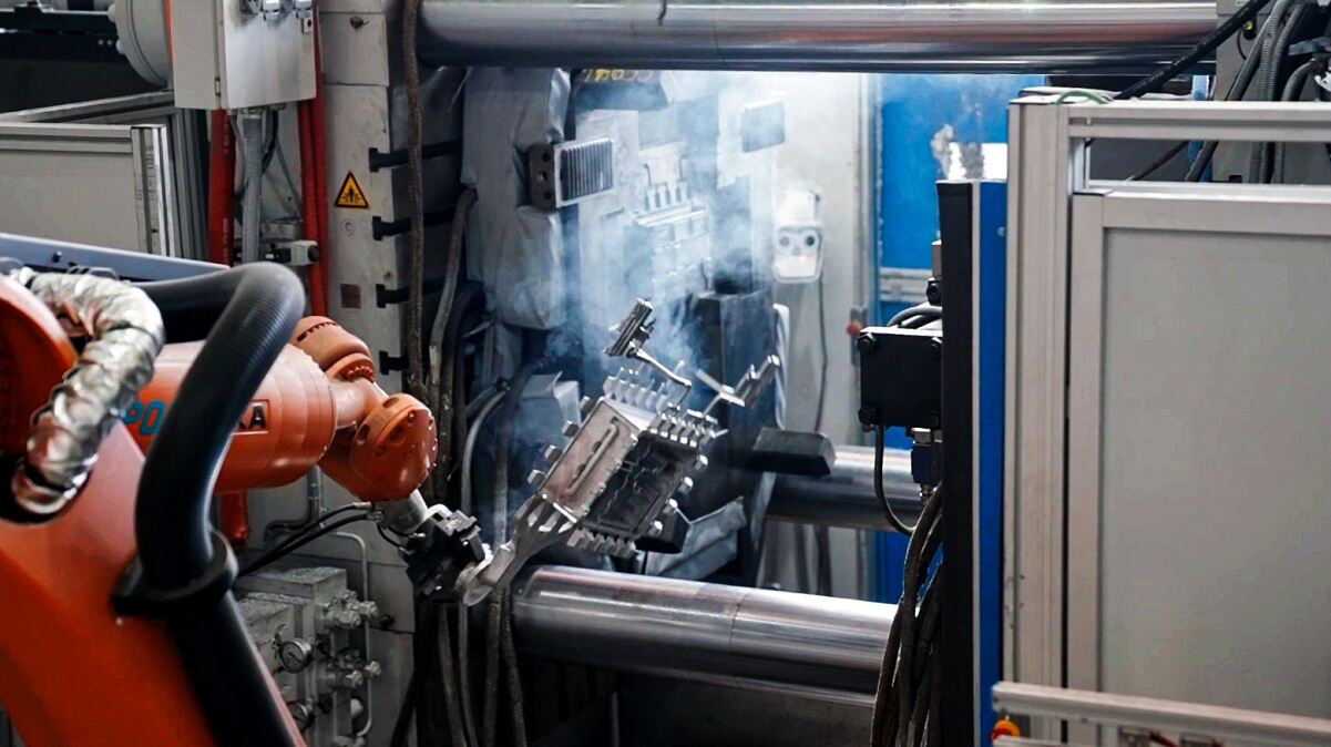 Druckgussmaschine am LKR